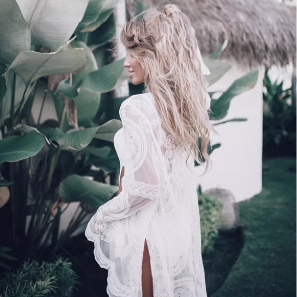 SOLD OUT White Romantic Scalloped Lace Embroidered Cover Up - Picture 4 of 7